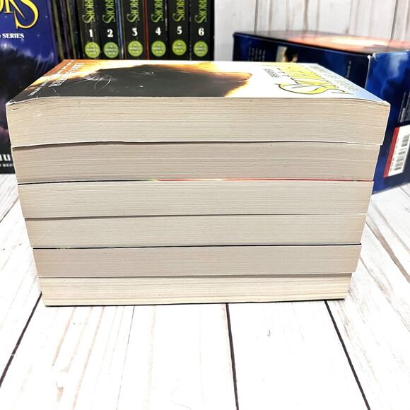 Warriors: The Complete Third Series Power of Three Box Set: Volumes 1 to 6 - Picture 3 of 4